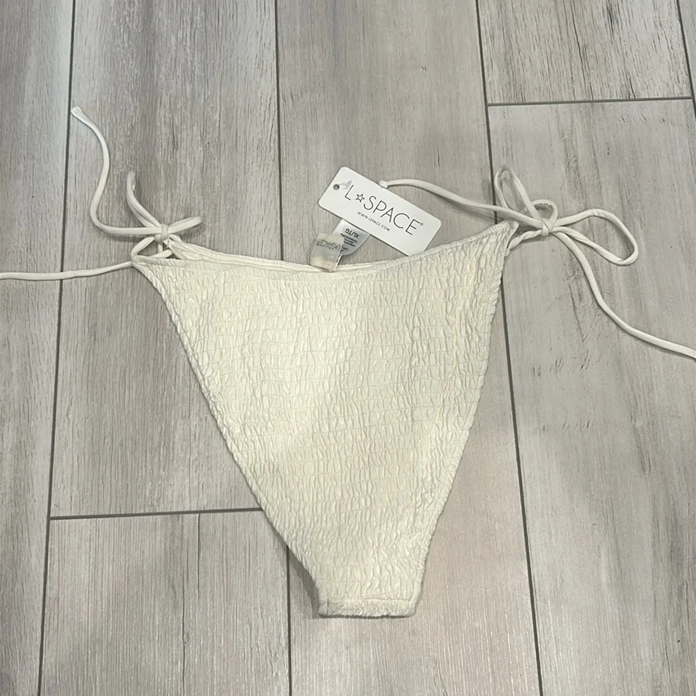 L-Space cream textured bikini swim bottoms size XL